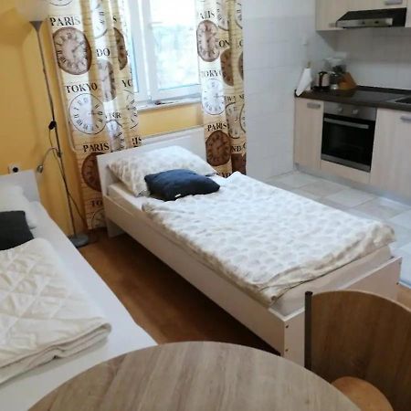 Apartments Raspolic カスタヴ エクステリア 写真