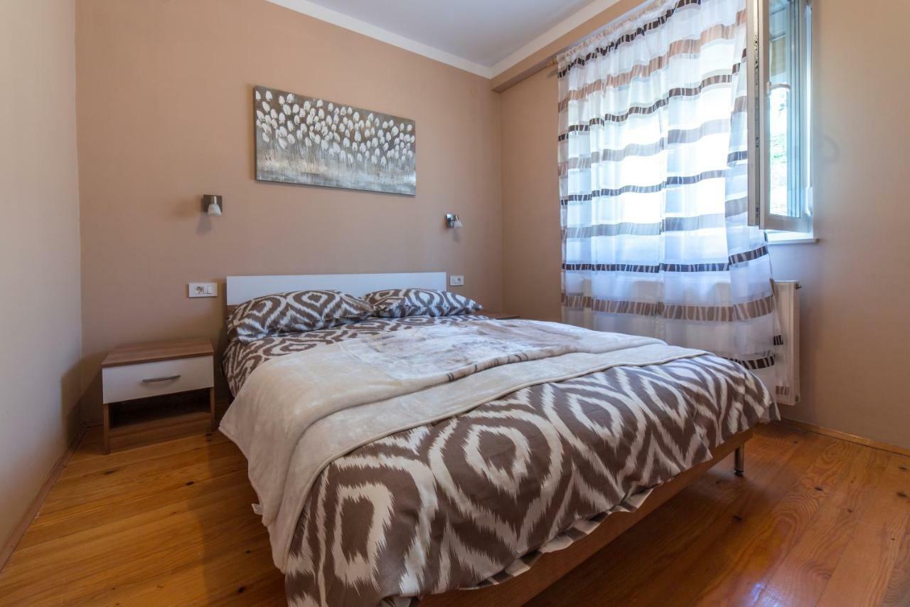Apartments Raspolic カスタヴ エクステリア 写真