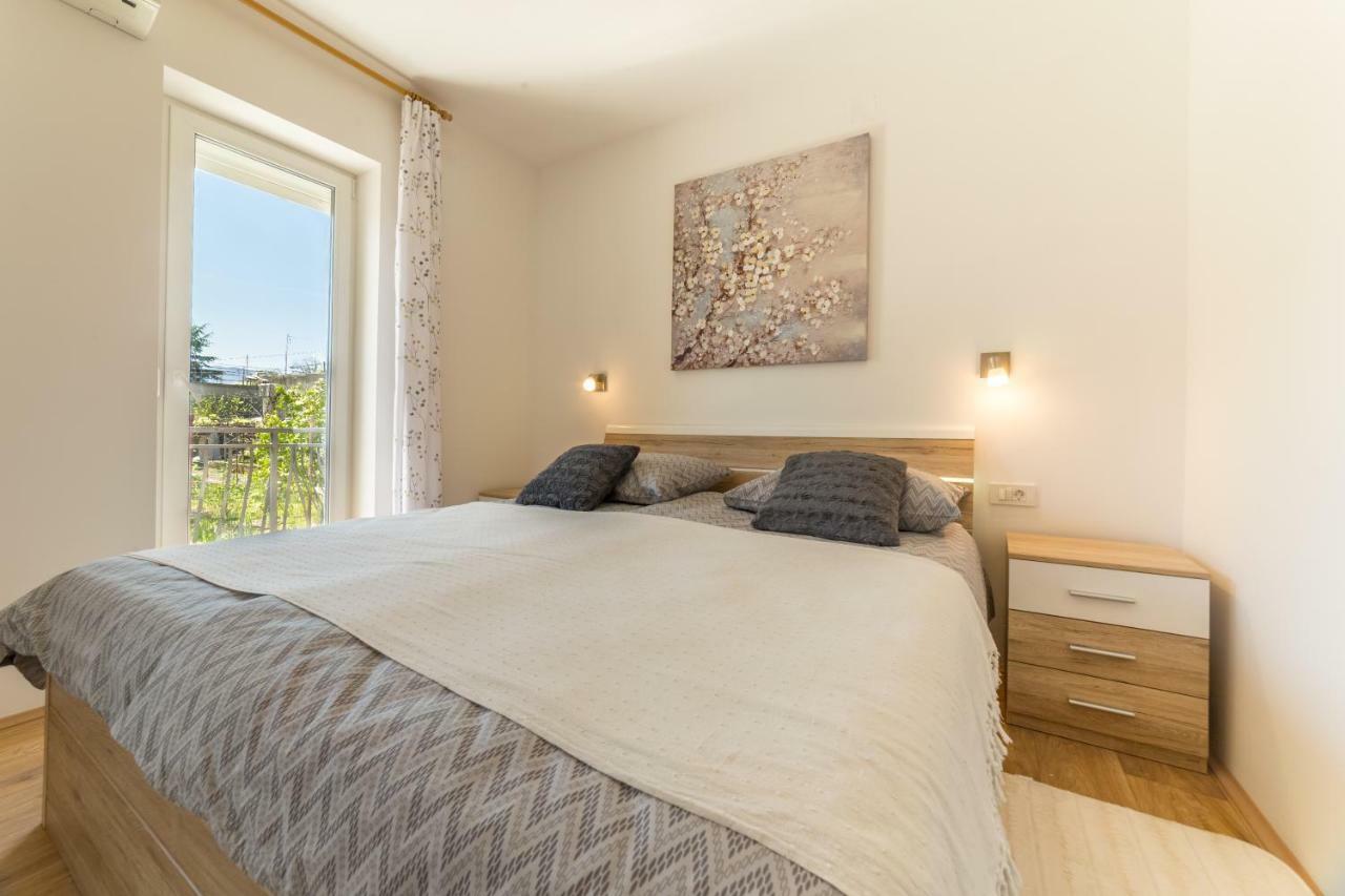 Apartments Raspolic カスタヴ エクステリア 写真