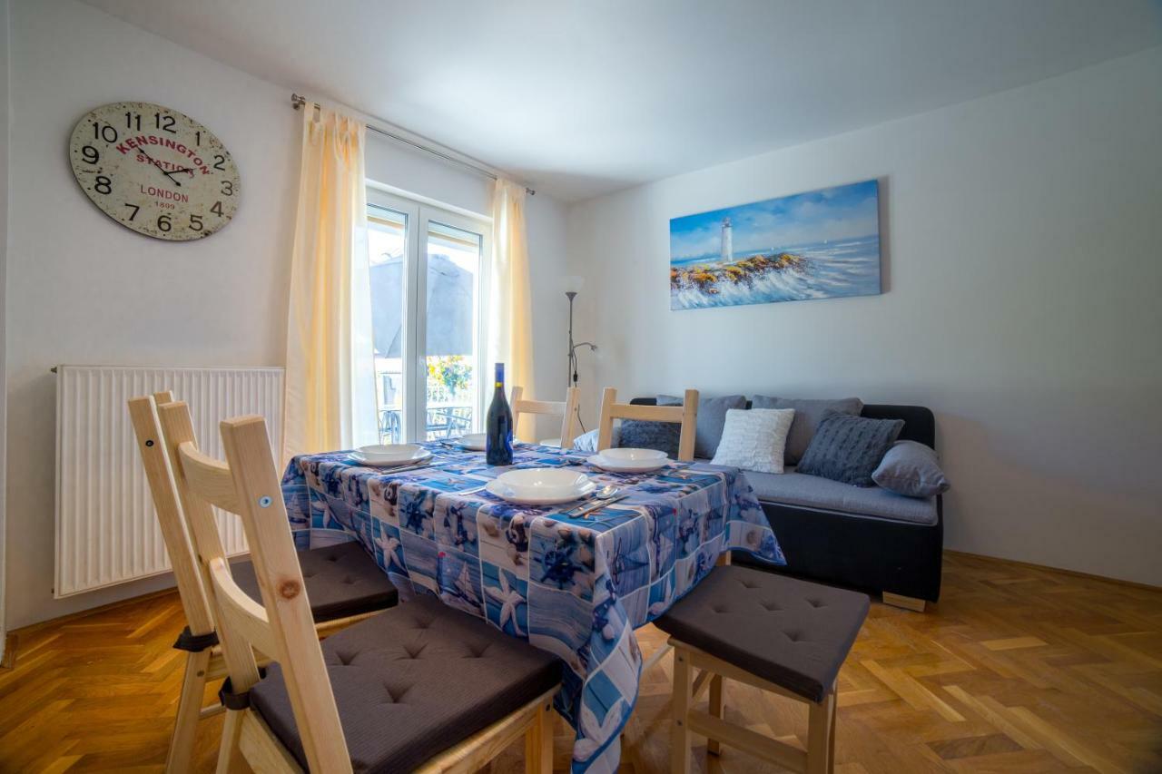 Apartments Raspolic カスタヴ エクステリア 写真
