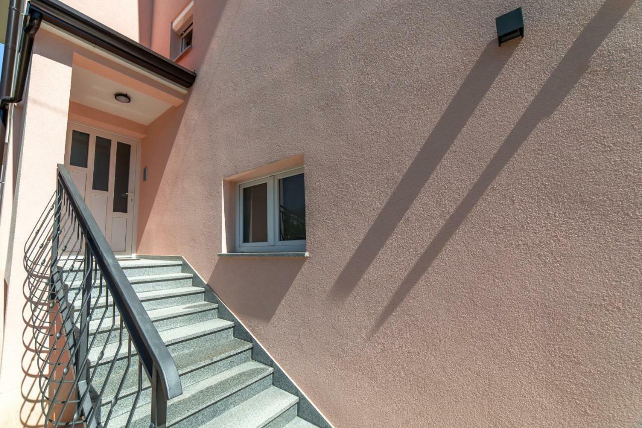 Apartments Raspolic カスタヴ エクステリア 写真